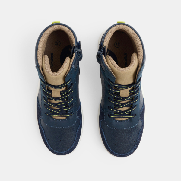 حذاء رياضي عالي الرقبة وباللون الأزرق، للفتيان